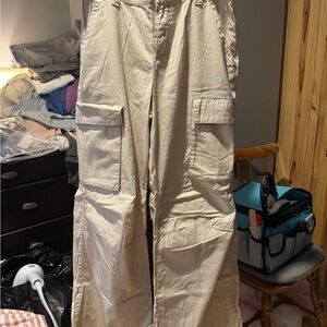 H&M Women's Beige Cargo Pants